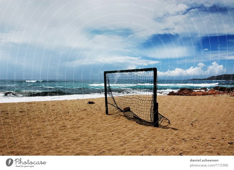 Winterpause Fußballtor Strand Meer leer Pause Horizont Ferien & Urlaub & Reisen Wolken Hintergrundbild Einsamkeit Korsika Frankreich Wellen weiß Küste Ballsport