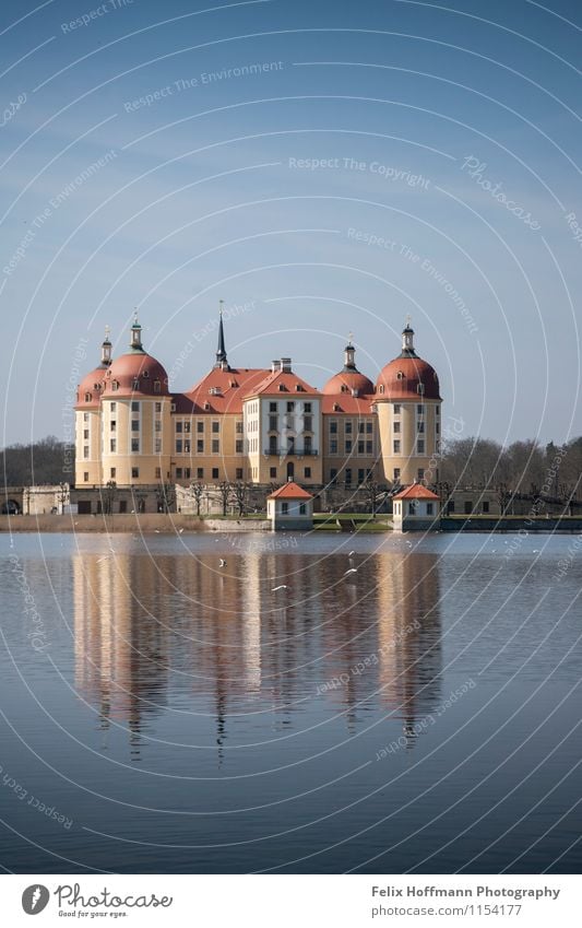 Schloss am See Ferien & Urlaub & Reisen Tourismus Ausflug Sonne Traumhaus Kultur Stadt Haus Burg oder Schloss Architektur Sehenswürdigkeit elegant gigantisch