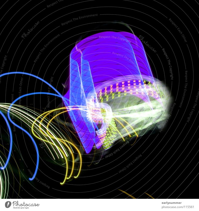 cd Licht Blitze Langzeitbelichtung blitzen Laser Lasershow Laserschwert Disco Club gehen Abend Nacht dunkel grün violett rosa gelb Neonlicht Lampe