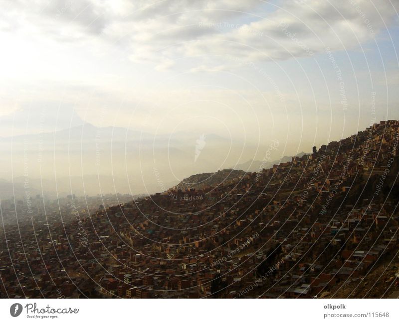 Te extraño niña La Paz Morgen Haus Nebel braun Wolken dreckig Luft Bolivien Südamerika himmlisch am Morgen Arme Berge u. Gebirge Dunstglocke Himmel Parkdeck