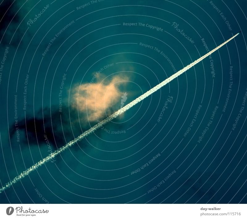 Houston wir haben ein Problem ... Flugzeug Wolken Apollon Raumfahrt dunkel Geschwindigkeit Strahlung Pilot Farbton Luftverkehr Himmel Schatten oben Feuerwerk