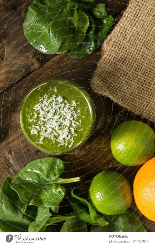 Spinatsaft Lebensmittel Gemüse Salat Salatbeilage Frucht Orange Limone Kokosnuss Geschirr Becher Glas Lifestyle Gesundheit Gesunde Ernährung Fitness Übergewicht