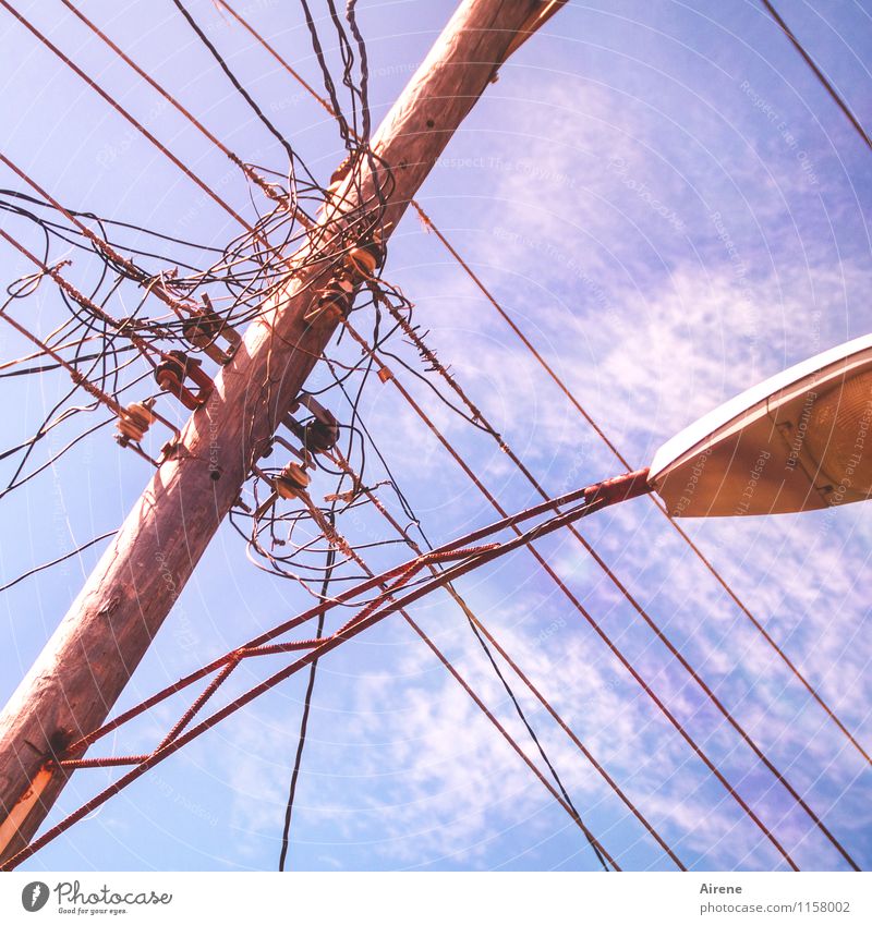 verbandelt Kabel Technik & Technologie Telekommunikation Energiewirtschaft Draht Strommast Elektrizität Telefonmast Lampe Straßenlampe Straßenbeleuchtung Holz