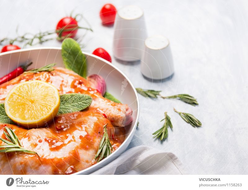 Hähnchenkeulen für Backofen zubereiten Lebensmittel Fleisch Gemüse Kräuter & Gewürze Öl Ernährung Mittagessen Abendessen Bioprodukte Diät Geschirr Pfanne Stil