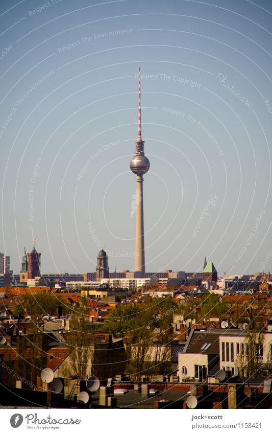 Fernsehturm 368 Meter Wolkenloser Himmel Frühling Schönes Wetter Neukölln Hauptstadt Stadtzentrum Sehenswürdigkeit Wahrzeichen Berliner Fernsehturm