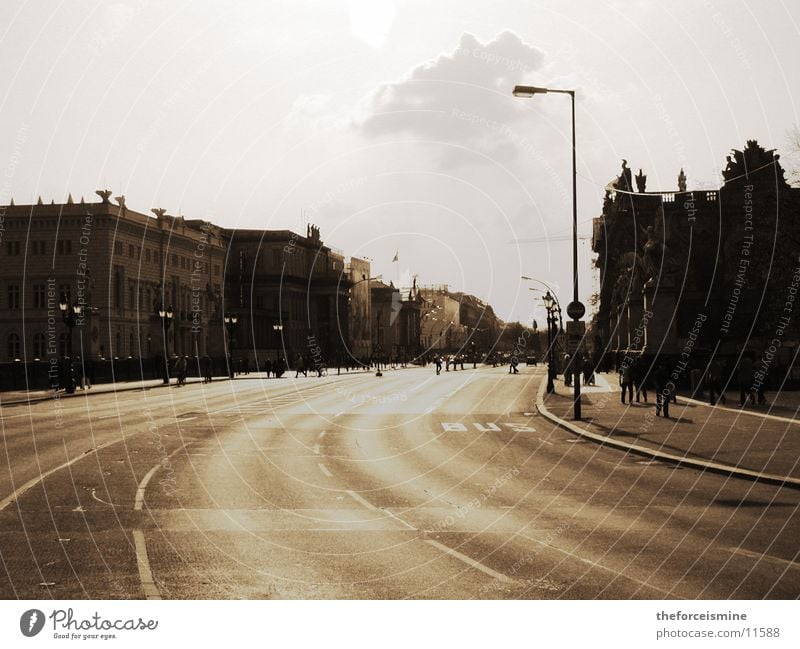 unter den linden Unter den Linden groß Berlin Kurve zeughaus Straße breit Sepia