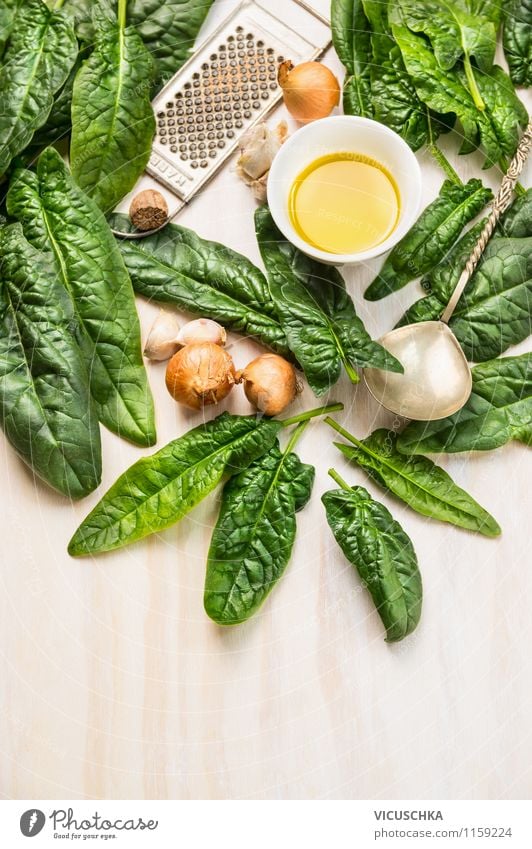 Frischer Spinat fürs Kochen zubereiten Lebensmittel Gemüse Salat Salatbeilage Kräuter & Gewürze Öl Ernährung Mittagessen Abendessen Bioprodukte