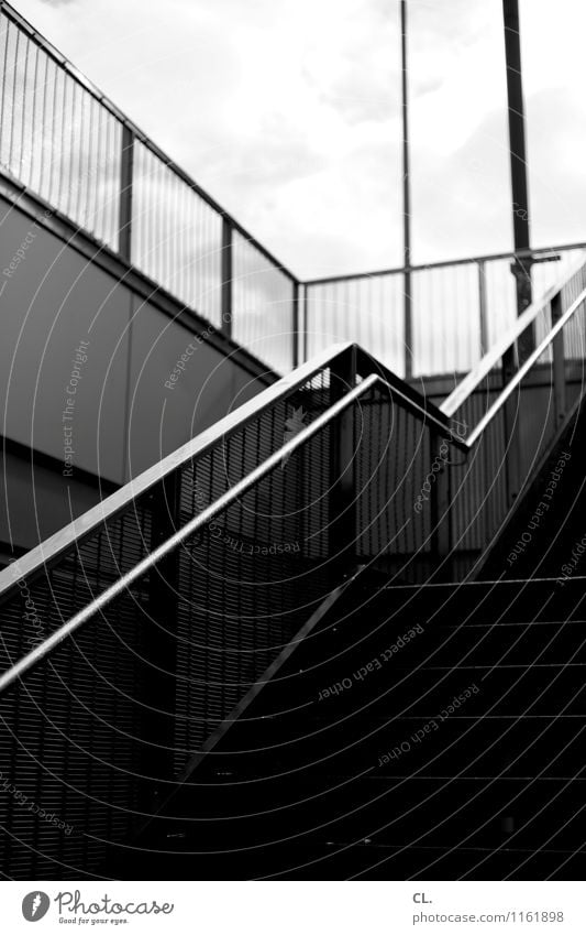 ausgang Himmel Wolken Brücke Mauer Wand Treppe Treppengeländer trist Stadt komplex Wege & Pfade Ziel aufwärts Schwarzweißfoto Außenaufnahme Menschenleer Tag