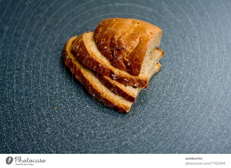 Geschnitten Brot Belegtes Brot Gesunde Ernährung Speise Essen Foodfotografie trocken Stapel Kohlenhydrate Bäcker Backwaren Herz herzförmig satt Appetit & Hunger