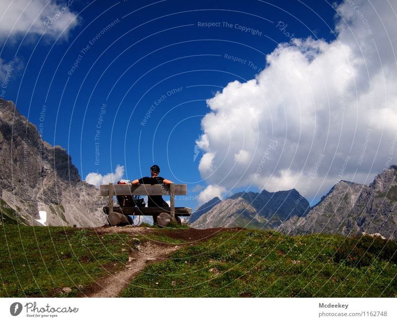 Verschnaufspause Mensch maskulin Junger Mann Jugendliche Erwachsene 1 18-30 Jahre Umwelt Natur Landschaft Himmel Wolken Sommer Schönes Wetter Wärme Pflanze