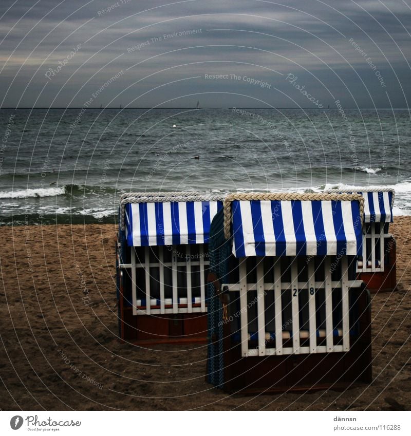 Ostseekörbe Strand schäumen Meer Wolken Strandkorb 3 dunkel Luft Sturm Platz Kühlungsborn Mecklenburg-Vorpommern Rostock Heiligendamm Küste Langeweile Herbst