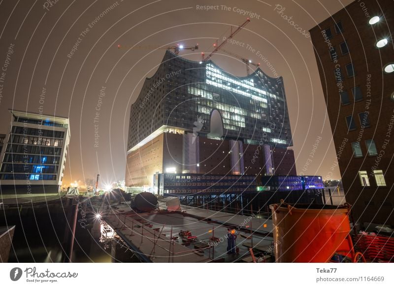 Elbphilharmonie Nachts I Kunst Musik Musik hören Oper Opernhaus Hamburg Stadt Hafenstadt Skyline Bauwerk Gebäude Architektur Fassade Sehenswürdigkeit