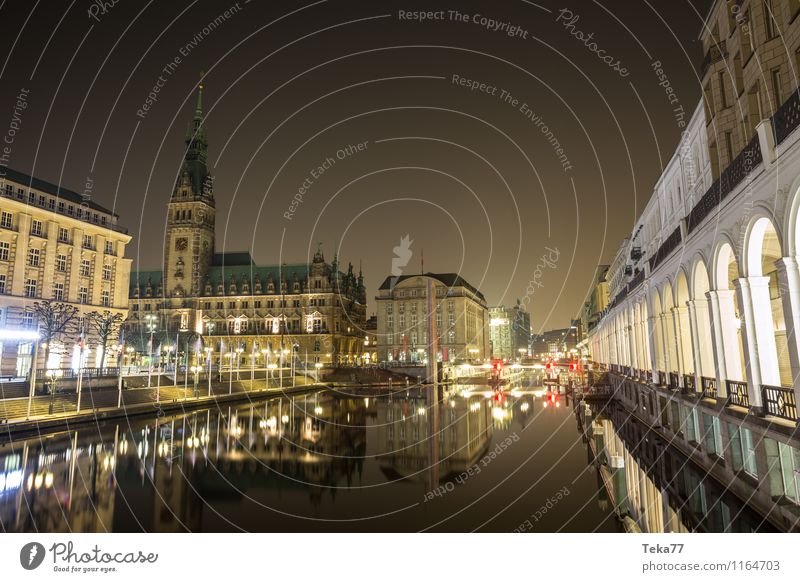 Hamburch #Rathaus III Sightseeing Hamburg Stadt Hafenstadt Fassade Sehenswürdigkeit Wahrzeichen Denkmal Tower (Luftfahrt) Ornament ästhetisch Farbfoto Nacht