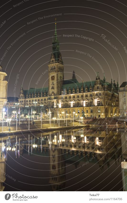 Hamburch #Rathaus I Sightseeing Hamburg Stadt Hafenstadt Fassade Sehenswürdigkeit Wahrzeichen Tower (Luftfahrt) Ornament ästhetisch Hamburger Nacht Farbfoto