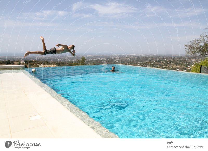 Sprung, Junge, Ferien, Urlaub, Wasser, Pool, Hallo, Winken, Stimmung, Hecht, Köpfer maskulin 1 Mensch 13-18 Jahre Kind Jugendliche Sommer Schönes Wetter