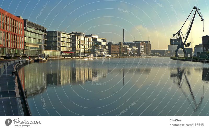 Kreativkai : Stadthafen1, Münster_02 Spiegel Reflexion & Spiegelung Kran Baukran himmelblau ruhig Wasserfahrzeug Neubau Altbau Renovieren Zerreißen Hafen