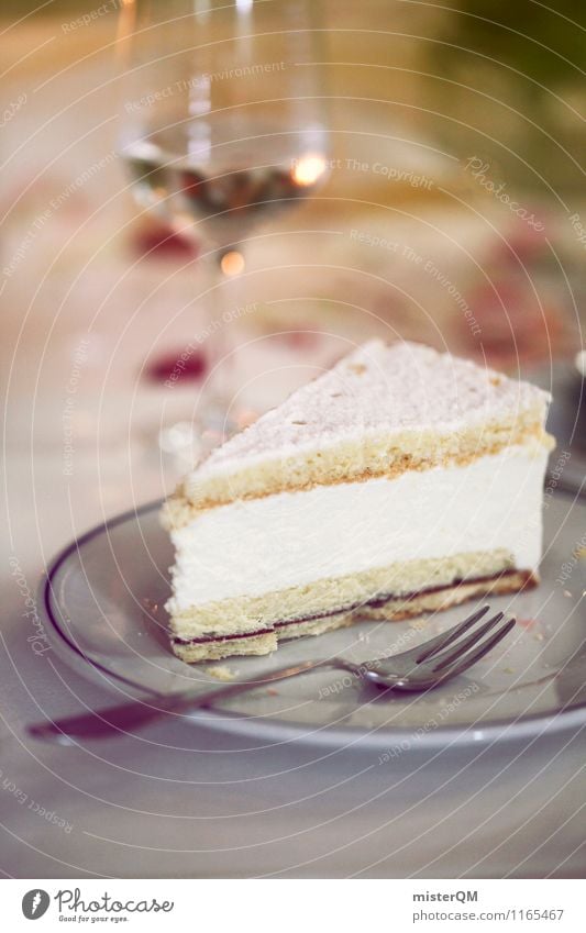 Hochzeitstorte. Lebensmittel ästhetisch Torte Kuchen Kuchengabel Kaffeetrinken Weißwein Weissweinglas Kaffeepause Kaffeetisch lecker Kalorienreich ungesund