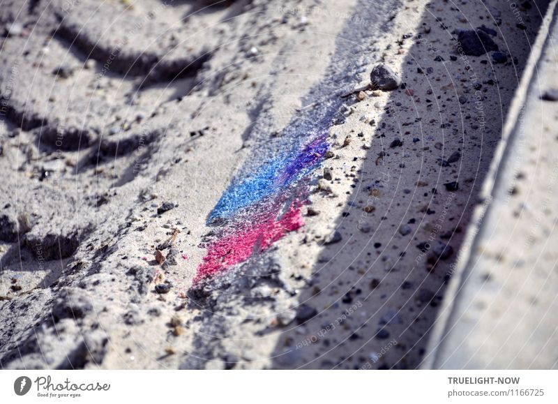 Boden- und Ackertag | Land-Art Kunst Kunstwerk Umwelt Erde Sand Sonnenlicht Schönes Wetter Menschenleer Straße "Straßenbau Baggerspur Markierung" Lastwagen