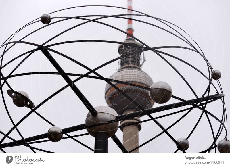 Drumherum... Ferien & Urlaub & Reisen Sightseeing Städtereise Fernseher Uhr Telekommunikation Hauptstadt Stadtzentrum Turm Bauwerk Sehenswürdigkeit Wahrzeichen