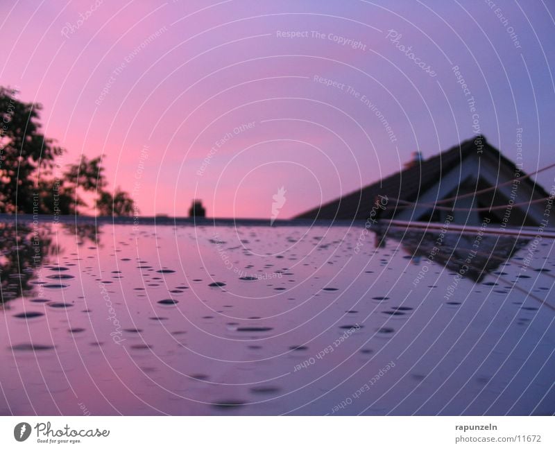 Regentropfen Dachfenster Fenster Spiegel Sonnenuntergang Dachgiebel Wassertropfen