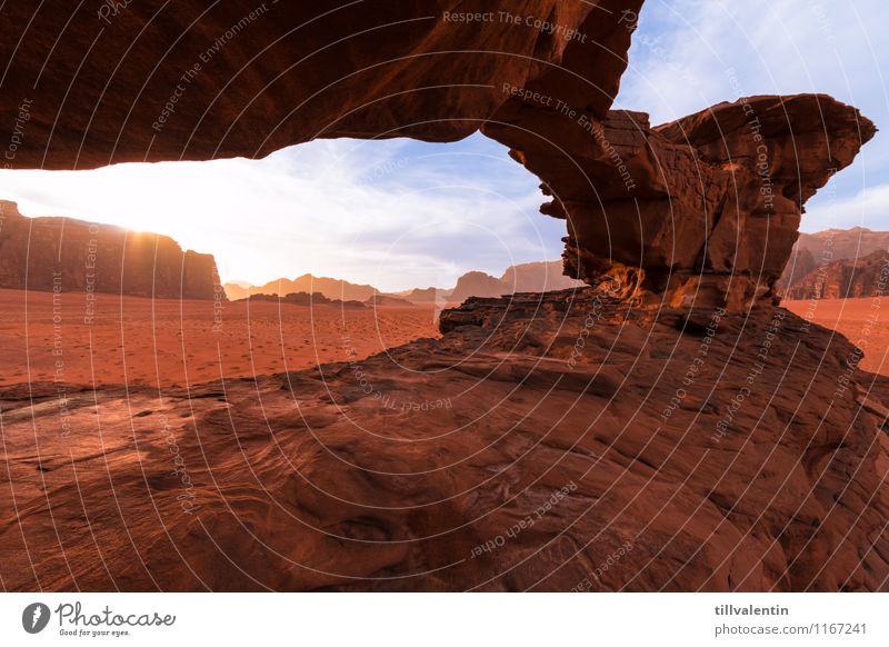 Wüstenbrücke Umwelt Natur Landschaft Urelemente Erde Sand Himmel Sonne Sonnenlicht Schönes Wetter Wärme Dürre Felsen Berge u. Gebirge Schlucht Stein blau braun