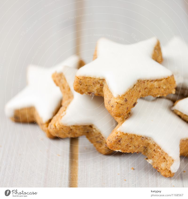 Zimtsterne Weihnachtsgebäck Weihnachten & Advent Dezember Backwaren Jahreszeiten Konditorei Makroaufnahme Tisch Plätzchen Postkarte Winter Zuckerguß Holz