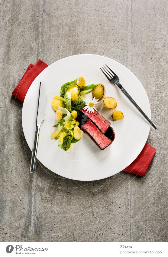 Rind küsst Spargel Lebensmittel Gemüse Fleisch Rindfleisch Rinderfilet Spargelspitze Spargelzeit Kartoffeln Feinschmecker Ernährung Italienische Küche