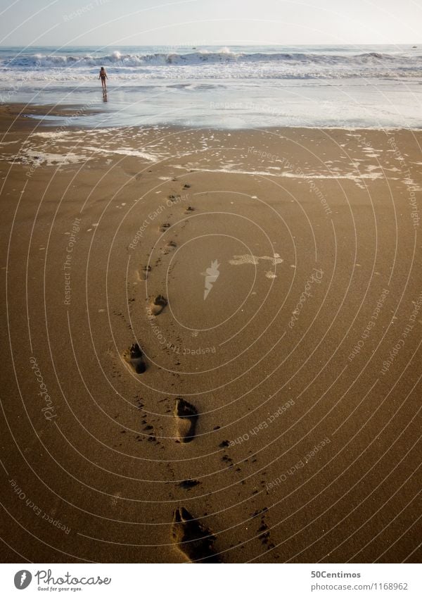 Spuren am Strand Ferien & Urlaub & Reisen Ausflug Abenteuer Ferne Sommer Sommerurlaub Meer Insel Wellen 1 Mensch Schönes Wetter Schwimmen & Baden gehen Fernweh