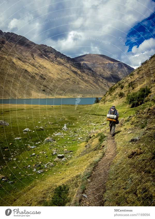 Wandern in den Bergen Freizeit & Hobby Ferien & Urlaub & Reisen Tourismus Ausflug Abenteuer Ferne Freiheit Sommerurlaub Berge u. Gebirge wandern 1 Mensch Umwelt