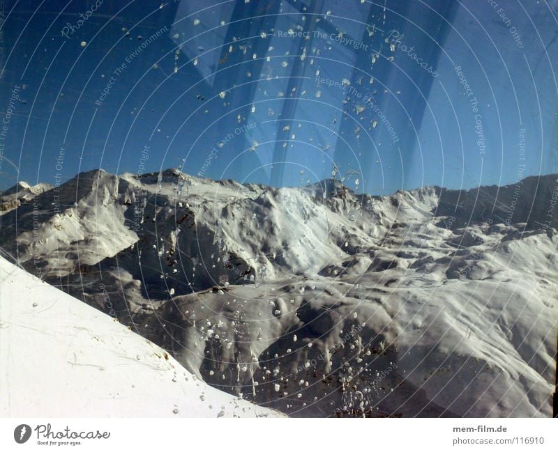 fenster zum berg Gondellift Seilbahn Fenster Pulverschnee Winterurlaub Neuschnee kalt unberührt Tiefschnee Frankreich Puderzucker Dezember Wetterumschwung