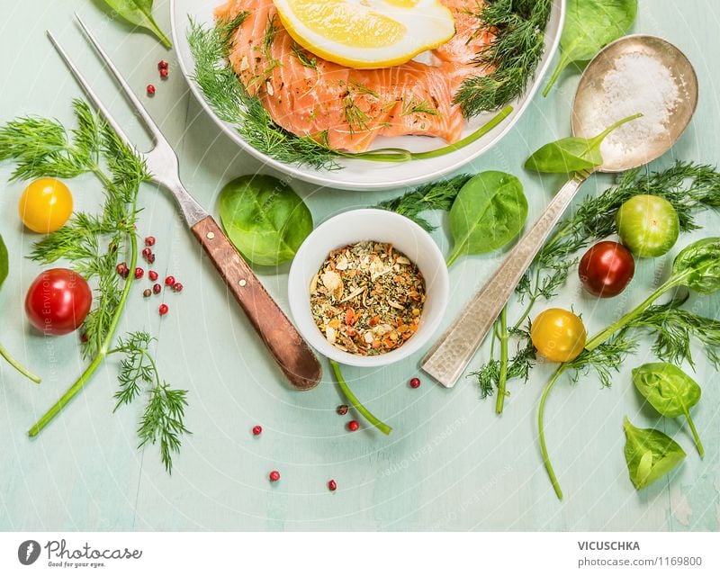 Frische Kräuter und Gewürze für Lachs Lebensmittel Fisch Gemüse Salat Salatbeilage Kräuter & Gewürze Ernährung Mittagessen Abendessen Büffet Brunch Bioprodukte