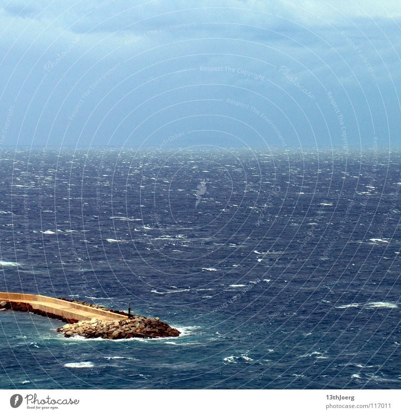 MeerBlick Wellen Sardinien Unendlichkeit Ferne Sturm Europa Wasser Mittelmeer Castelsardo Flutschutzmauer blau