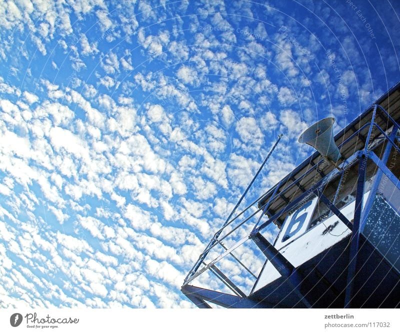 Rettungsturm Rettungsschwimmer Wachturm Aussicht Lautsprecher Unwetterwarnung Strand Meer Ferien & Urlaub & Reisen Karibisches Meer Wolken Himmel Detailaufnahme