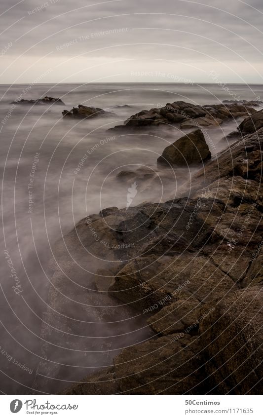 Nebel über dem Meer Umwelt Natur Horizont Klima Klimawandel schlechtes Wetter Unwetter Sturm Wellen Strand Insel Peru Stimmung Kraft Schmerz Sehnsucht Heimweh