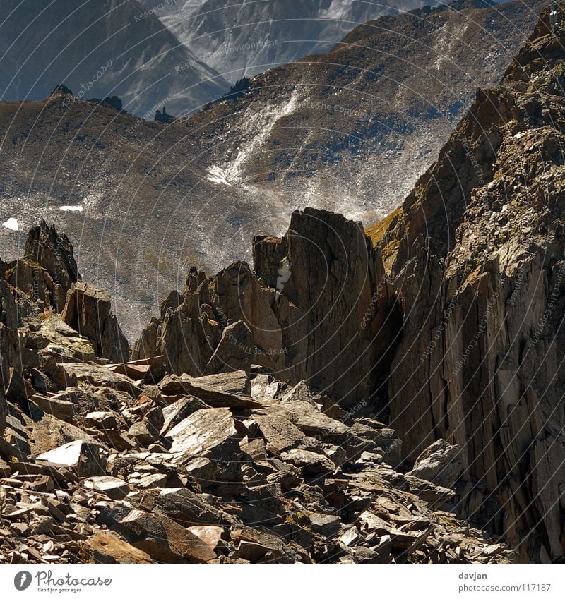 Endzeit Verfall Scherbe kaputt Schweiz Berge u. Gebirge Stein Felsen Alpen Neigung