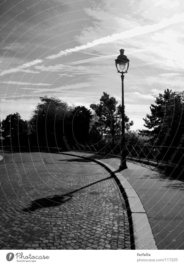 Paris-C'est chic Stadt Laterne Licht dunkel b/w Schwarzweißfoto Schatten hell Himmel Straße