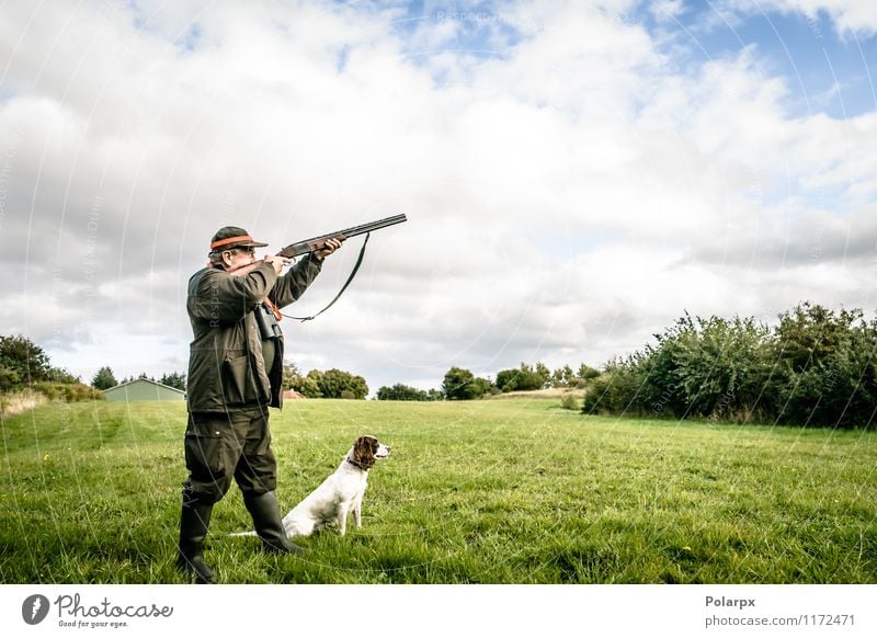 Jäger schießt ein Gewehr Lifestyle Freizeit & Hobby Spielen Jagd Sport Mensch maskulin Mann Erwachsene Männlicher Senior 1 30-45 Jahre 45-60 Jahre 60 und älter