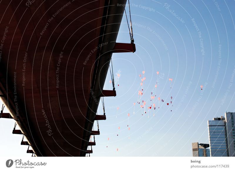 Fernmeldeästhetik - Aufstieg Luftballon aufsteigen loslassen Luftpost Sonnenuntergang Stadt Partnerschaft Ehe Verbundenheit Vertrauen Sehnsucht Wunsch träumen