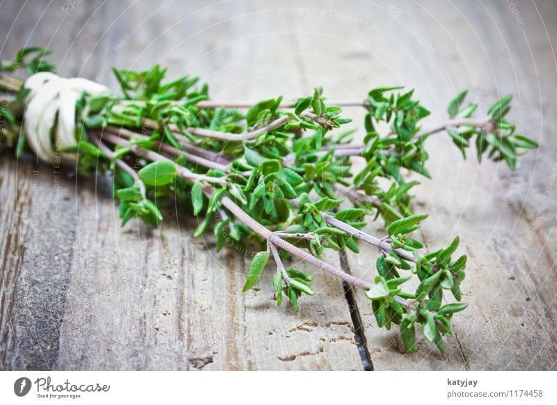 Thymian Bündel gebunden Kräuter & Gewürze Küche Geschmackssinn Pflanze aromatisch Gesunde Ernährung Küchenkräuter nah Nahaufnahme Zweig frisch Gemüse