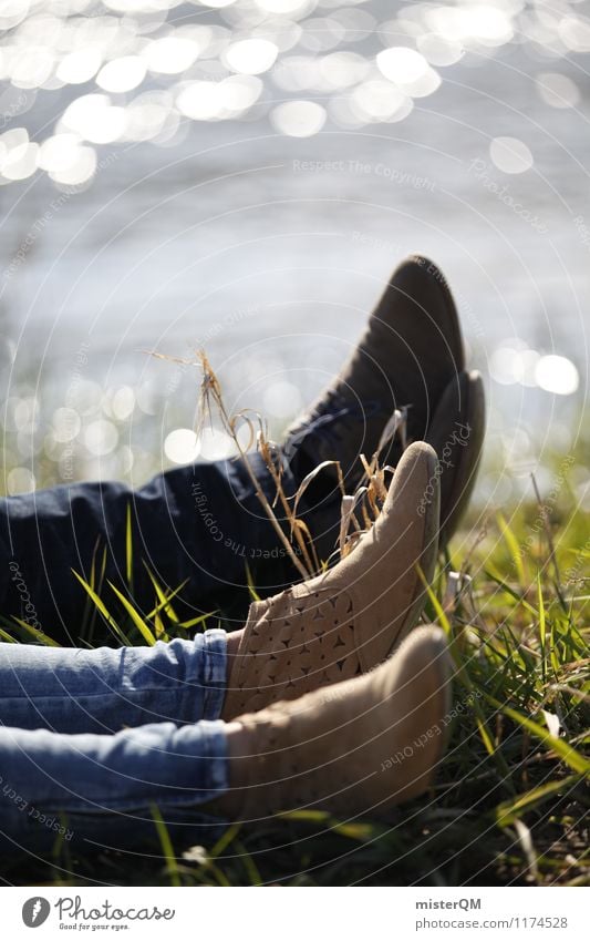 Auszeit. Kunst ästhetisch Zufriedenheit Schuhe Freizeit & Hobby Pause Erholung See Zusammensein Zusammenhalt Farbfoto Gedeckte Farben Außenaufnahme