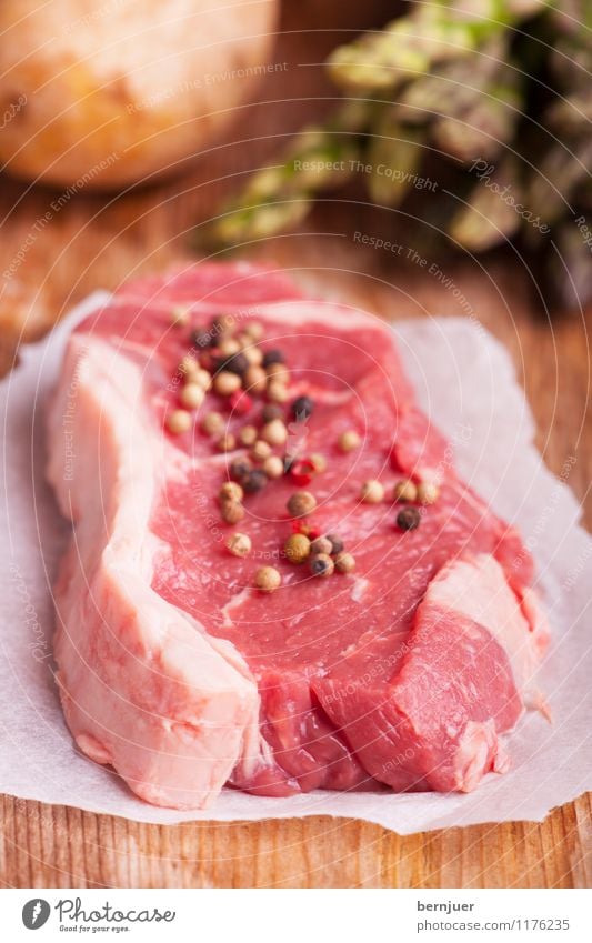 Pfefferkorn Lebensmittel Fleisch Gemüse Kräuter & Gewürze Ernährung Bioprodukte gut lecker Duft genießen Pfefferkörner Steak Rindfleisch roh Spargel Kartoffeln