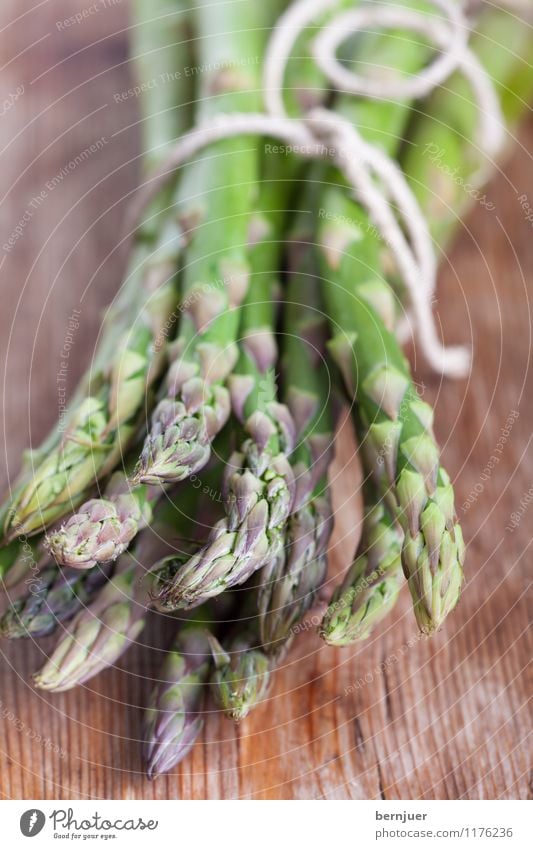 Grünzeux Lebensmittel Gemüse Ernährung Bioprodukte Vegetarische Ernährung frisch Gesundheit Billig gut authentisch Grünspargel grün Spargel Spargelzeit