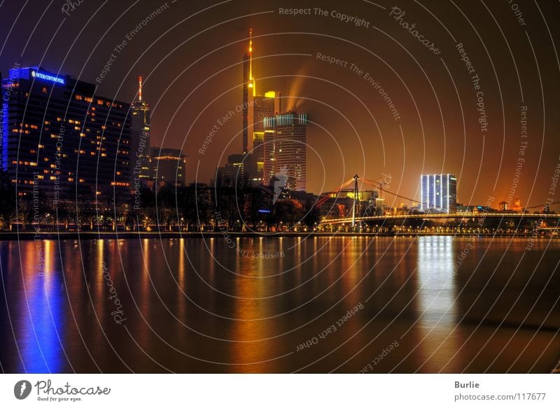 Frankfurt am nächtlichen Main Frankfurt am Main Nacht glänzend Hochhaus Langzeitbelichtung Licht Wasser Fluss