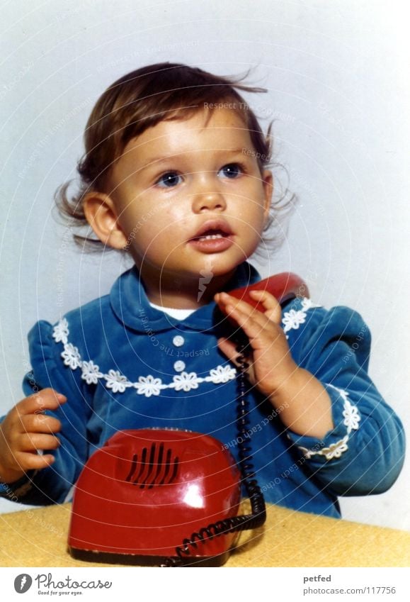 "Hello, Mr. President"... oder "Das rote Telefon" früher Kind Blitzlichtaufnahme frisch süß Mädchen groß schön niedlich Kleid Spielen Kleinkind Pixifoto alt