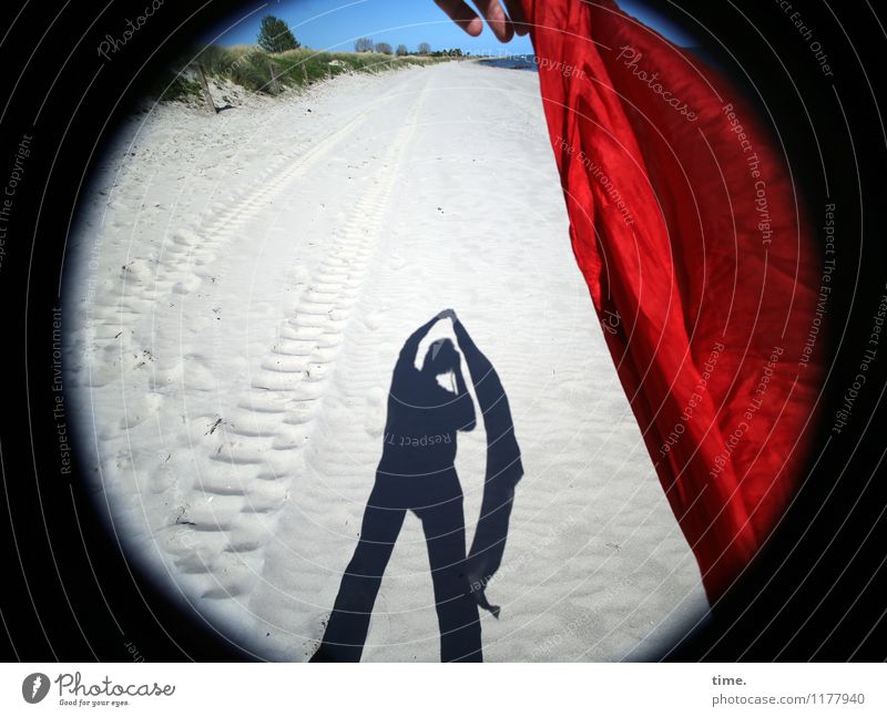 Sandmännchen II Horizont Schönes Wetter Küste Strand Ostsee Reifenspuren Stoff Tuch Halstuch Bewegung fliegen stehen frisch maritim Abenteuer entdecken Erholung