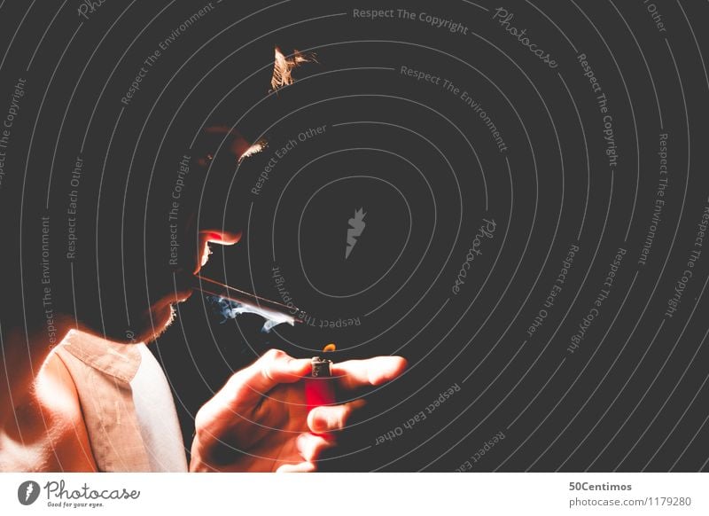 Smoking in the dark Lifestyle Stil Gesundheit Rauchen Rauschmittel Freizeit & Hobby maskulin Junger Mann Jugendliche Kopf 1 Mensch 18-30 Jahre Erwachsene