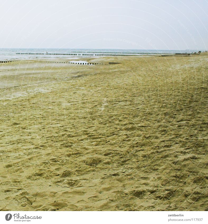 Bansin, Nebensaison Strand Sandstrand leer Menschenleer Saison Winter Herbst Horizont Ferne Fernweh Fernseher Weitsprung Wellen Meer Küste Spielen menschenscheu