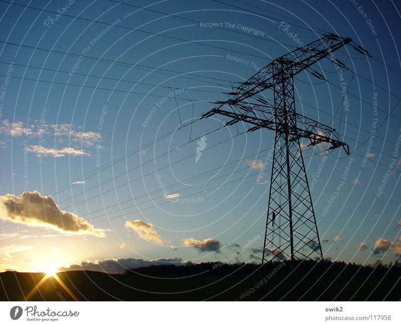 Strippenzieher Sonne Lampe Industrie Energiewirtschaft Gastronomie Kabel Landschaft Himmel Wolken Horizont Metall Schnur Kraft Einsamkeit Kontakt Elektrizität