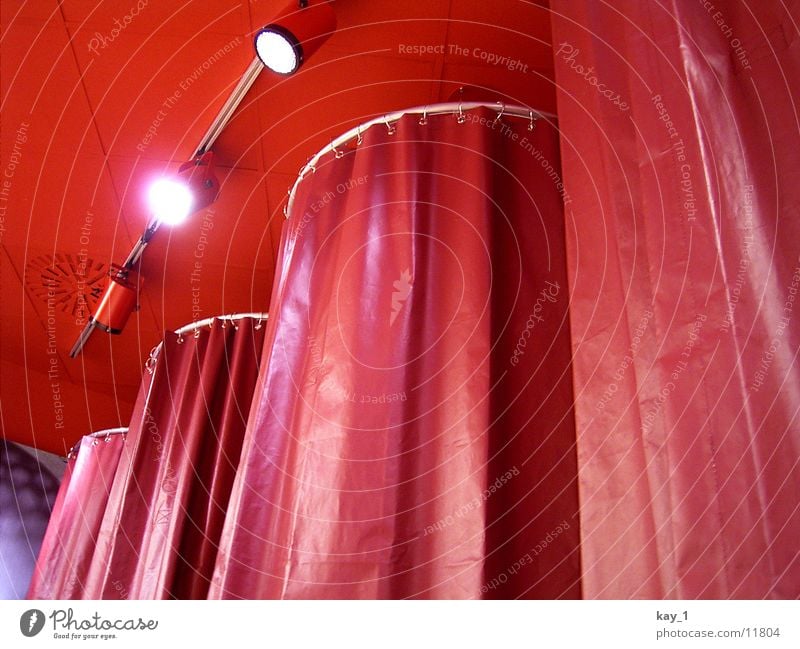 Umkleide Umkleideraum rot Ladengeschäft Dinge store changing room changing cubicle red