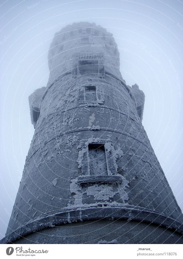 MR. FROSTY Nebel Einsamkeit kalt dunkel Winter Wald nass feucht gefroren Natur Nebelstimmung Macht Koloss groß Haus fest cold Frost frozen forest woods Turm